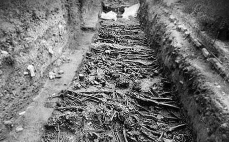 Rappresentazione delle fosse comuni durante la peste, presso Poveglia, Isola dei morti di Venezia