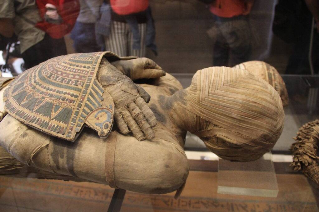 Esempio di mummificazione derivante dal periodo tolemaico - Galleria Ancient Egypt Louvre Museum Archeologia