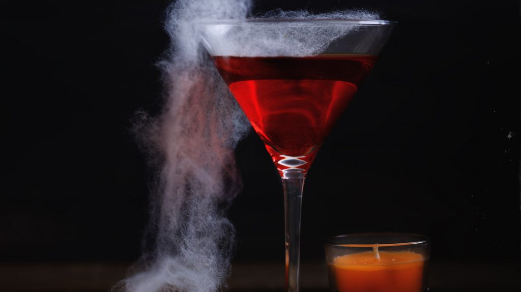 Immagine di cocktail con bevanda rossa