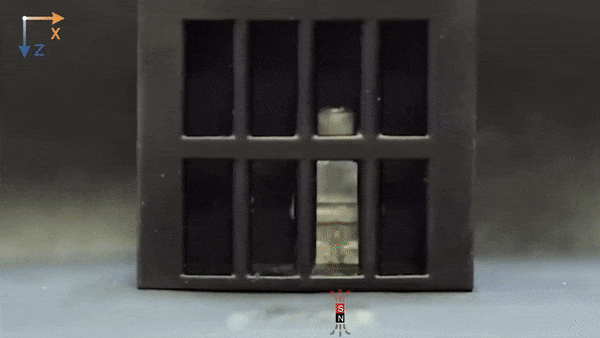 Il mini-robot a forma di persona si liquefa per sfuggire a una gabbia, quindi si raffredda nella sua forma originale in uno stampo posto fuori dalle sbarre