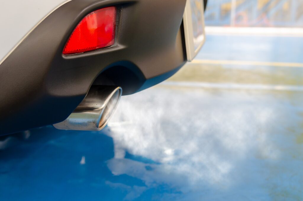 Fumo di scarico di automobile, fonte di monossido di carbonio