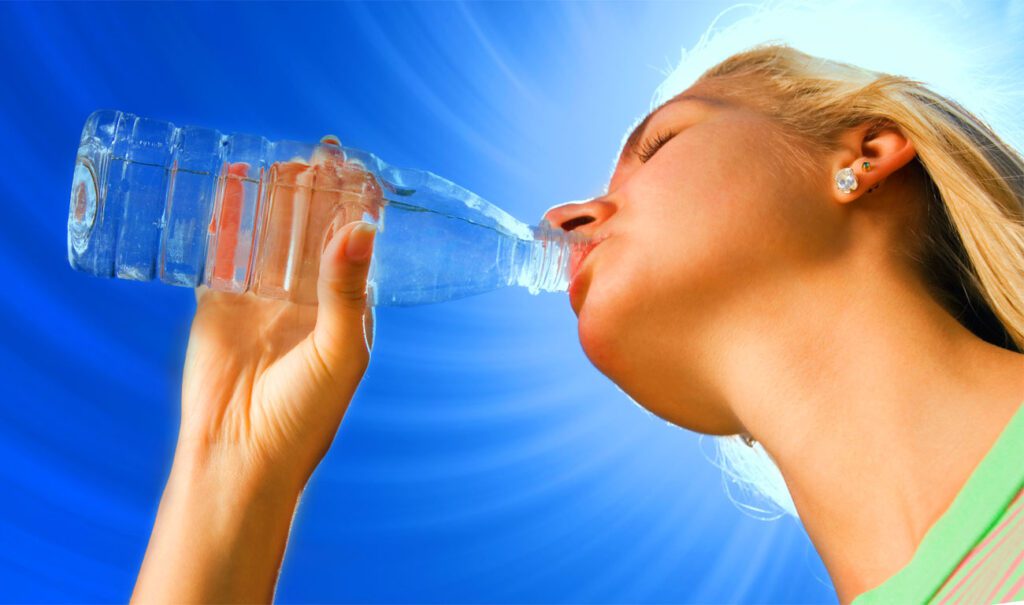 Bere acqua prima o dopo i pasti