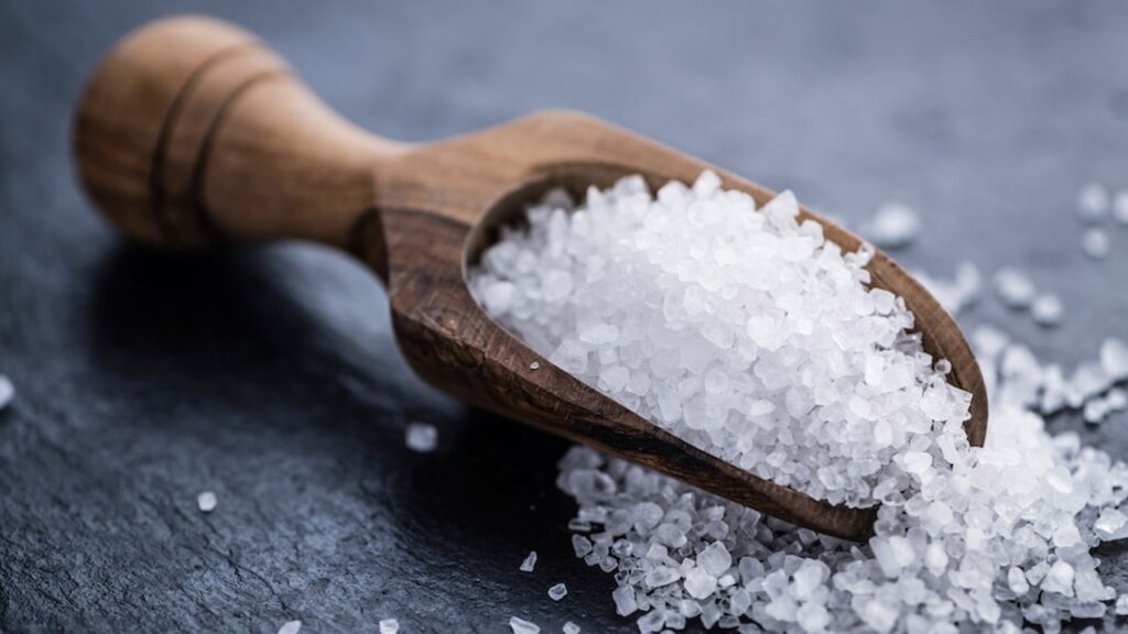cucchiaini di sale al giorno