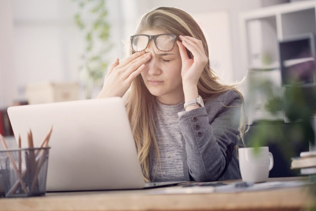 Stress Accomodativo: Definizione, Cause e Strategie di Gestione