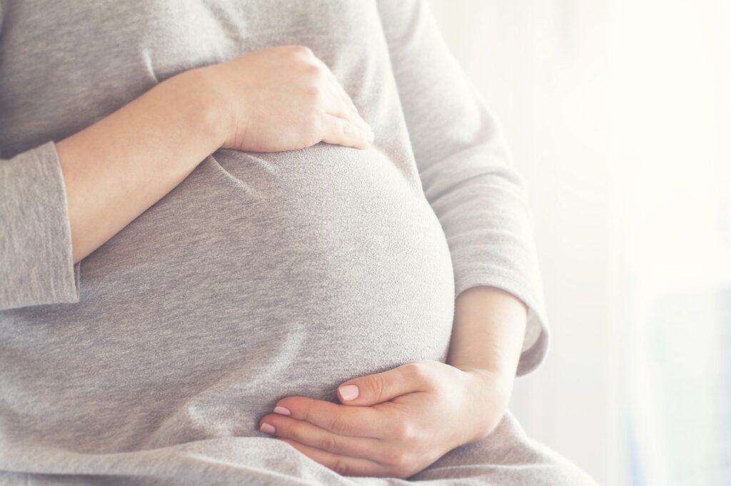 Alimenti che fanno male in gravidanza: cosa evitare e perché.