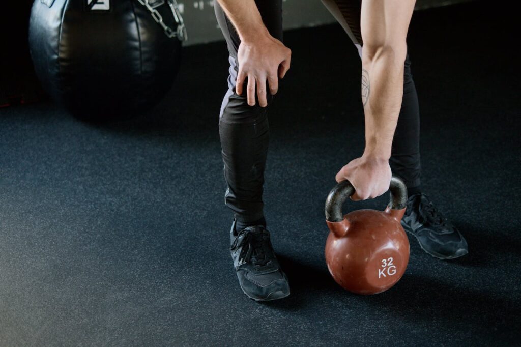 Allenamento kettlebell: come migliorare forza, resistenza e mobilità