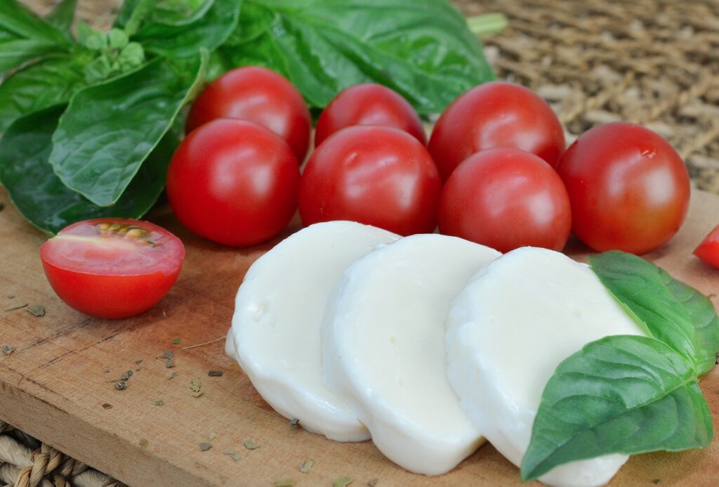 Come mangiare mozzarella di bufala: consigli e abbinamenti