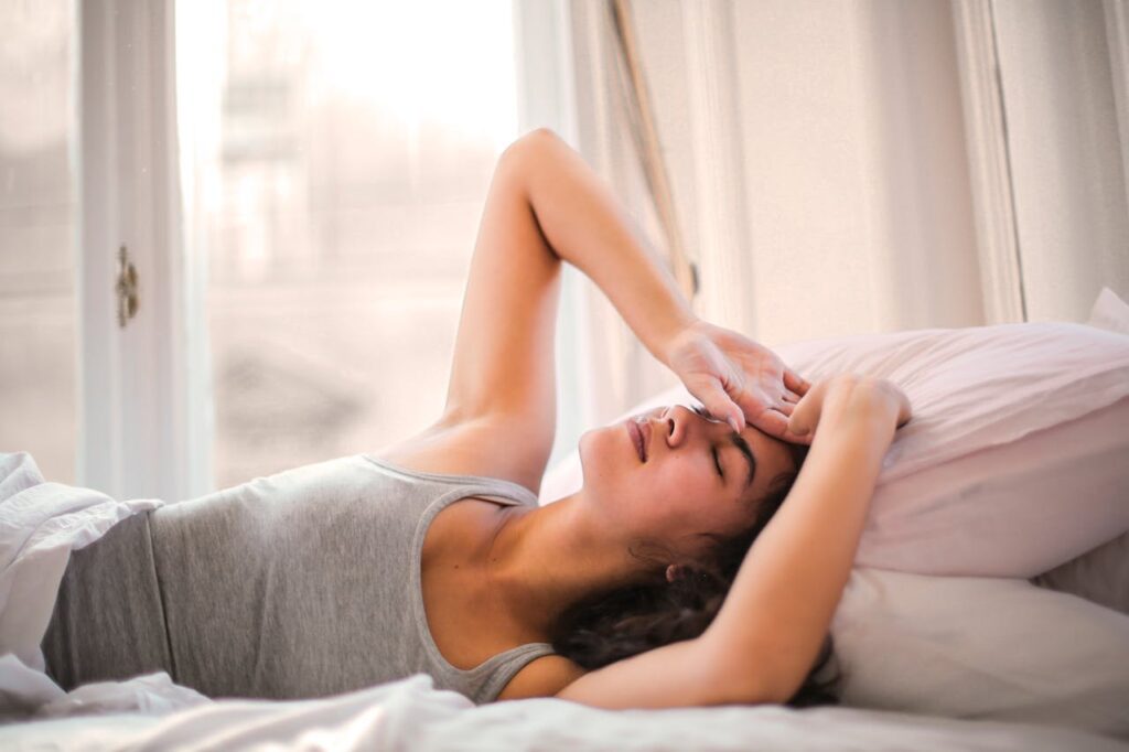 Sonno leggero: cause, implicazioni e soluzioni per dormire meglio