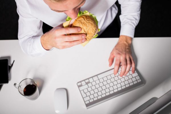 Andropausa e Alimentazione: Come Gestire i Sintomi Attraverso una Dieta Adeguata
