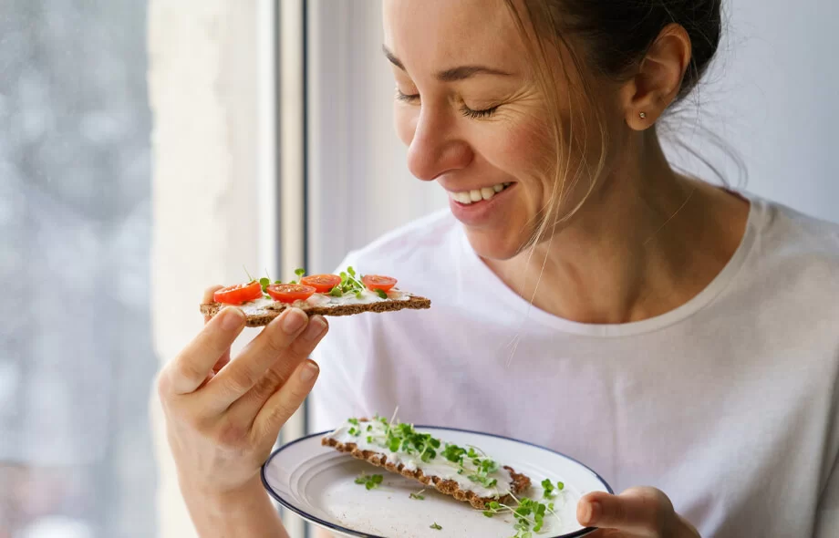Alimentazione Intuitiva: Cos'&egrave;, Benefici e Come Praticarla