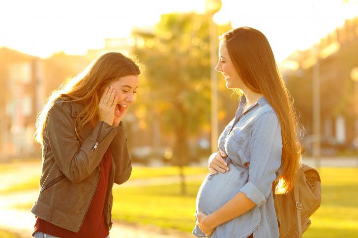 Sognare un'Amica Incinta: Significato e Interpretazione