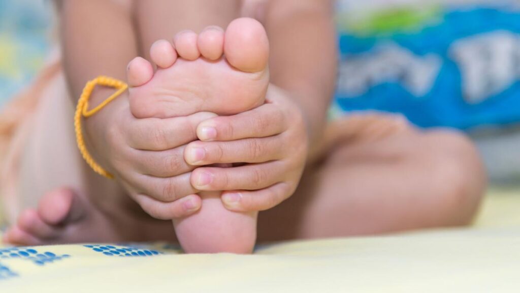 Artrite Giovanile: Sintomi, Tipi e Trattamenti