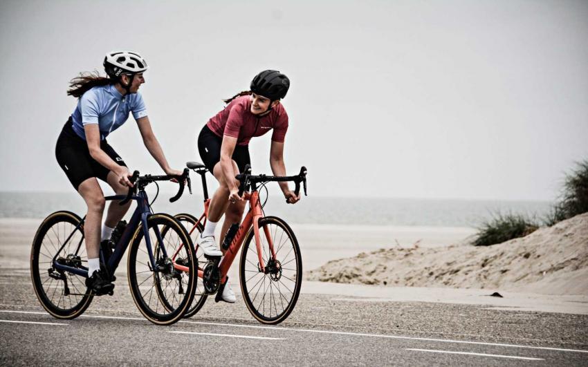 Attività fisica in bicicletta: benefici, consigli e programmi di allenamento