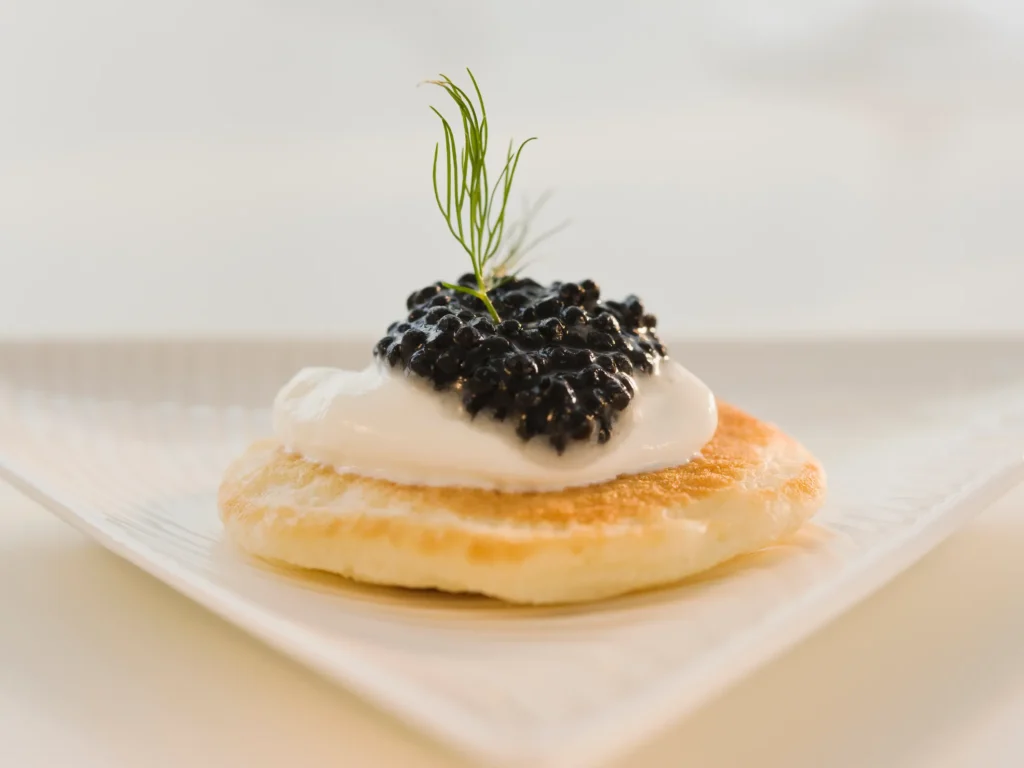 Come Mangiare Caviale: Guida per un'Esperienza Gourmet