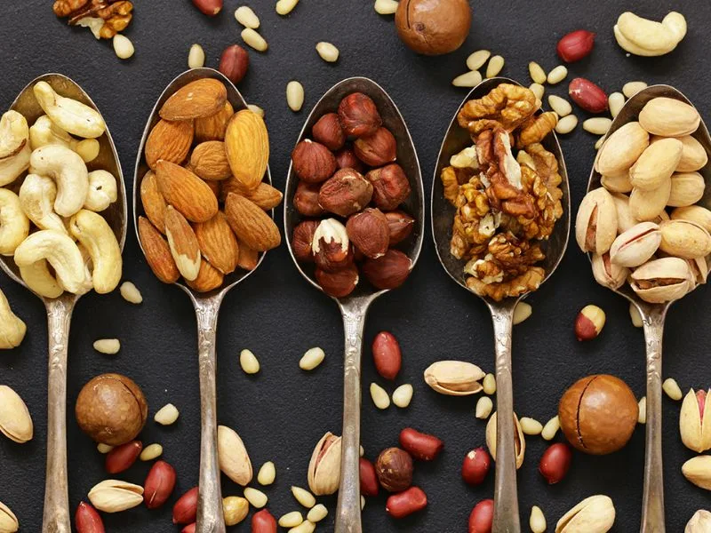Alimenti che fanno male ai capelli: Cosa evitare per mantenerli sani