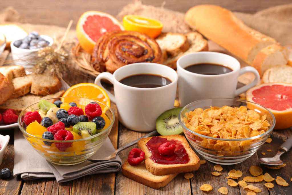 Cosa Mangiare e Bere Dopo una Sbornia: Consigli per Riprendersi Velocemente