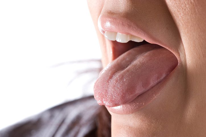 Gola e Lingua Gonfia: Cause, Sintomi e Trattamenti
