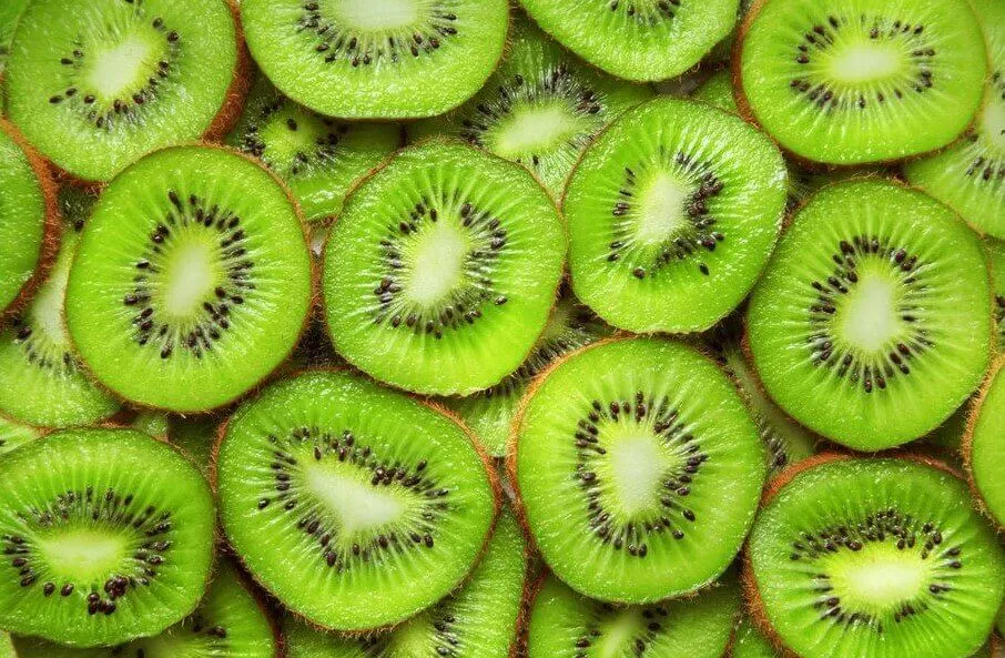 Kiwi: Benefici, Proprietà e Consigli per Integrarlo nell'Alimentazione