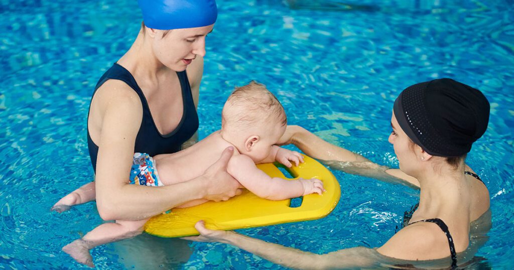 Neonati e Bagno in Piscina: Quando Iniziare, Benefici e Precauzioni