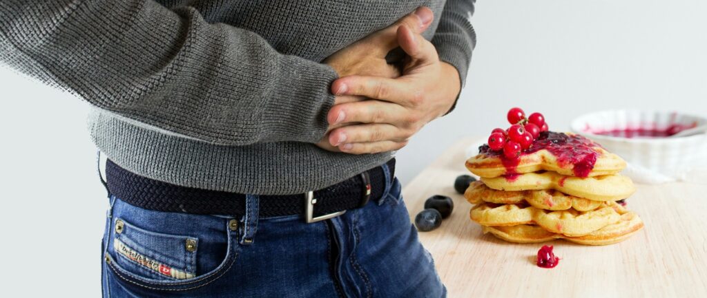 Bruciore di stomaco a digiuno: cause, rimedi e prevenzione