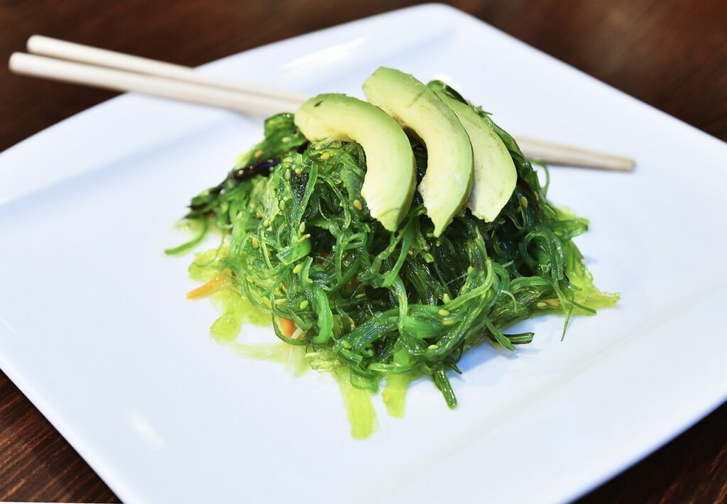 Come mangiare alga wakame: idee, benefici e consigli