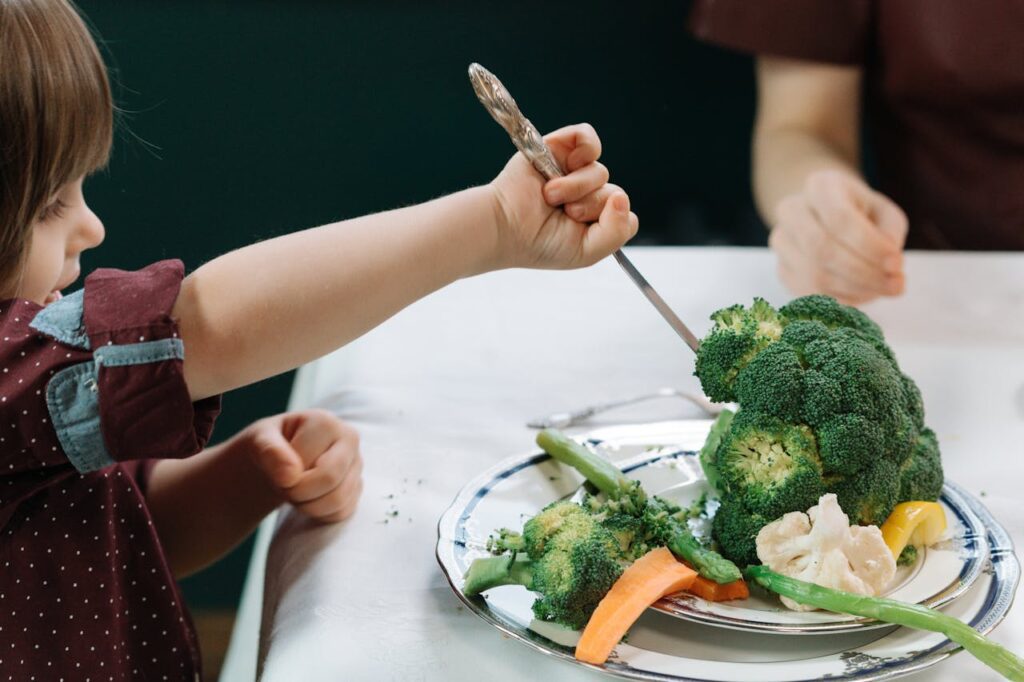 Come mangiare educatamente: le regole del galateo a tavola