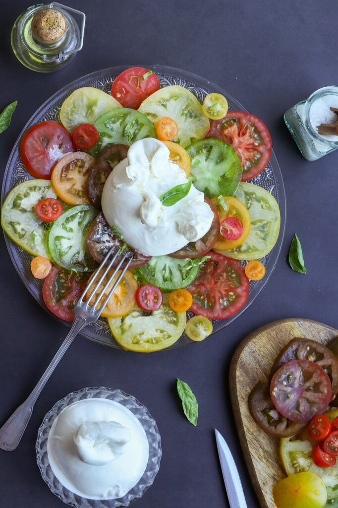 Come mangiare la burrata: idee e consigli per gustarla al meglio