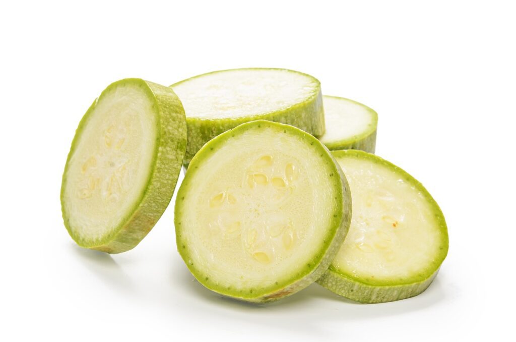 Come mangiare zucchine crude: benefici, consigli e ricette