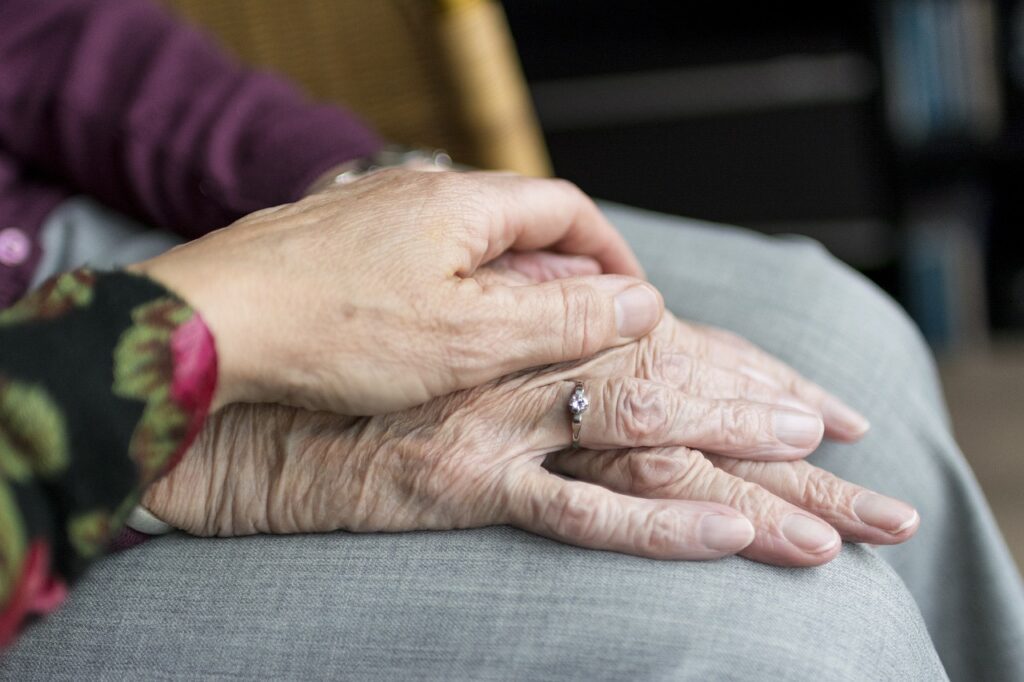 Macchie della pelle da vecchiaia: cause, trattamenti e prevenzione