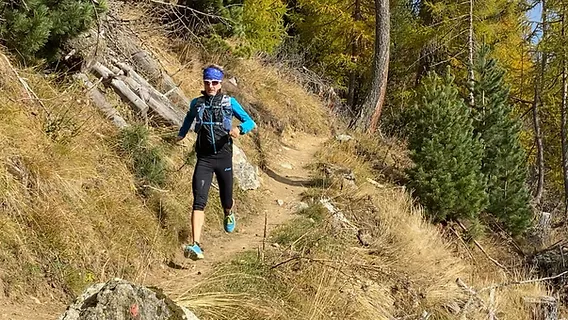 Camminare in Discesa: Tecniche, Benefici e Precauzioni