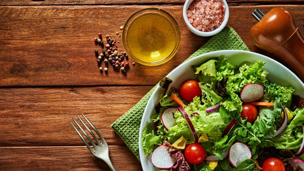 Mangiare insalata la sera