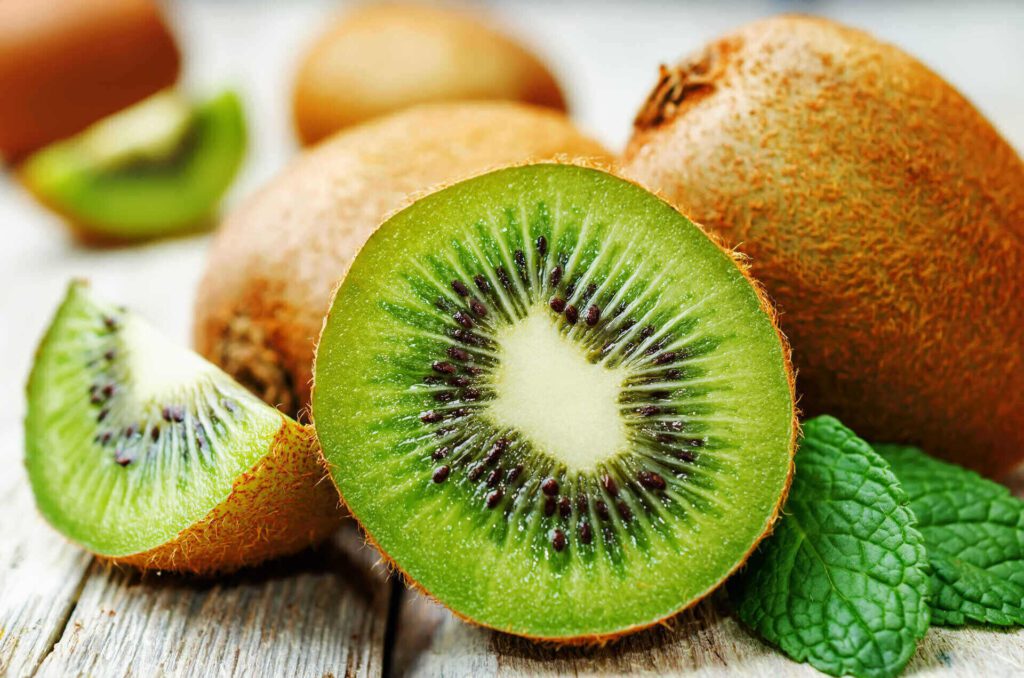 Kiwi e Problemi di Stomaco: Benefici e Possibili Effetti Collaterali