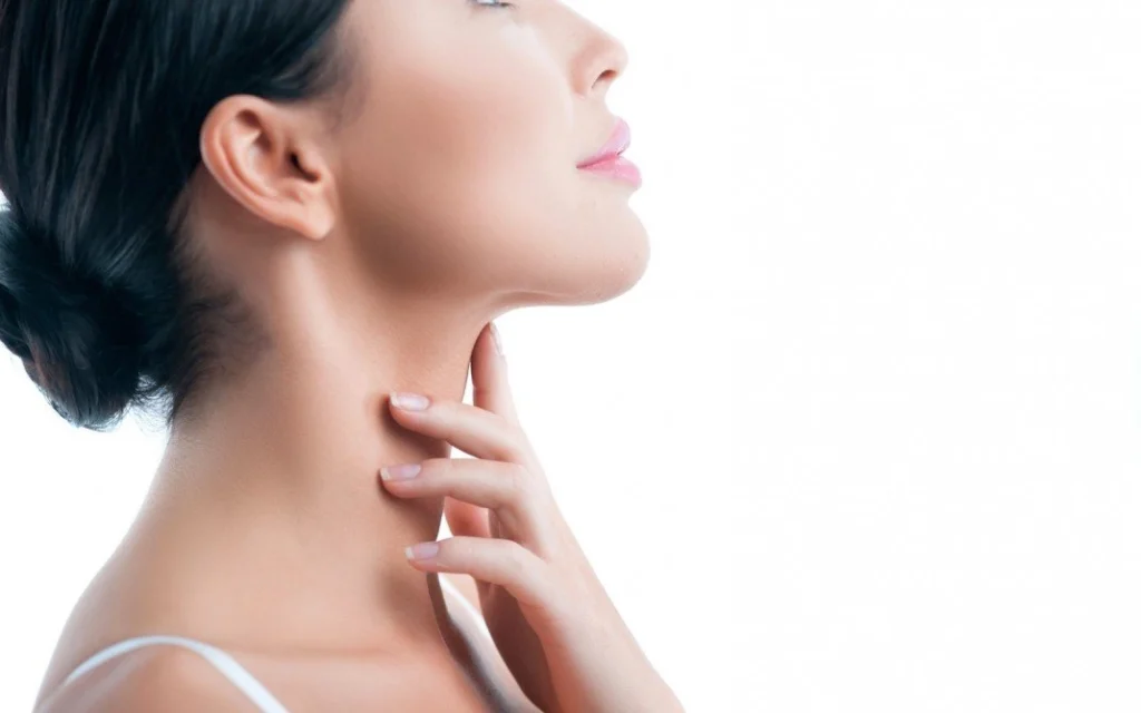 Cura della Pelle del Collo nelle Donne: Consigli per un Collo Giovane