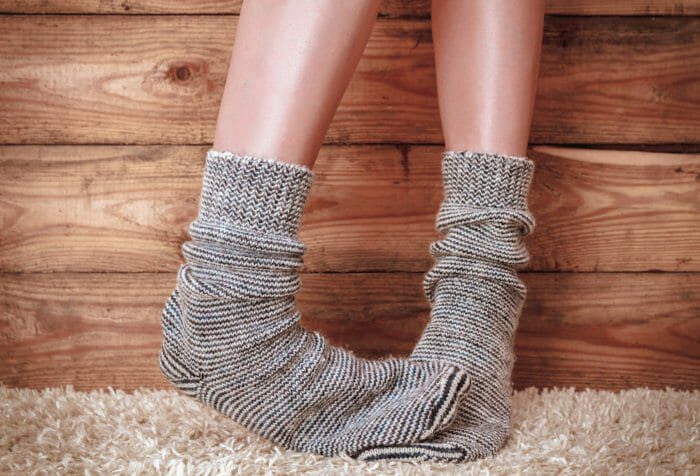 Piedi Freddi con le Calze: Cause, Rimedi e Prevenzione