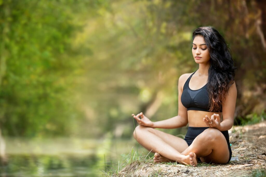 Allenamento yoga: benefici, tecniche e come iniziare