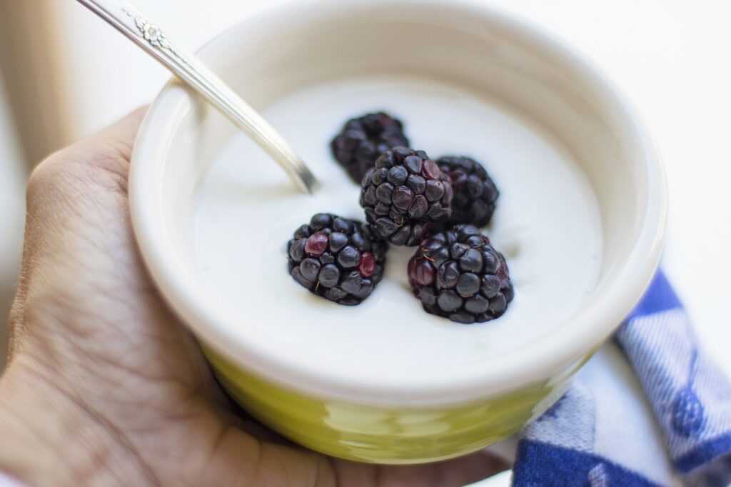 Come mangiare yogurt greco: idee e benefici