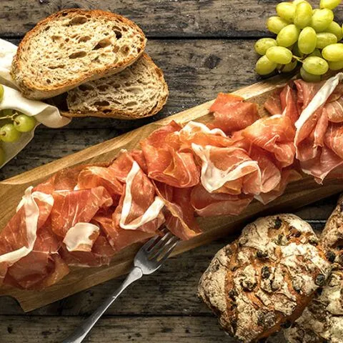Quali sono i benefici del prosciutto crudo?