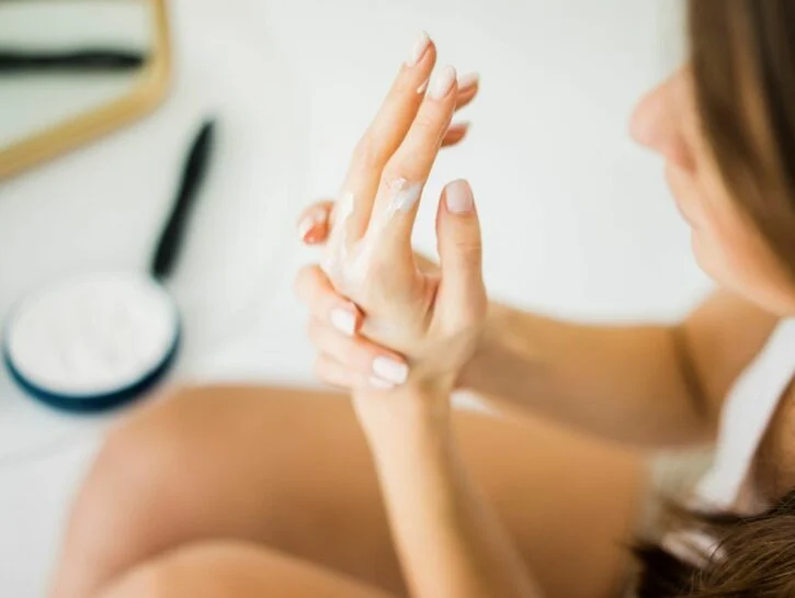 Come Mantenere Giovani le Mani