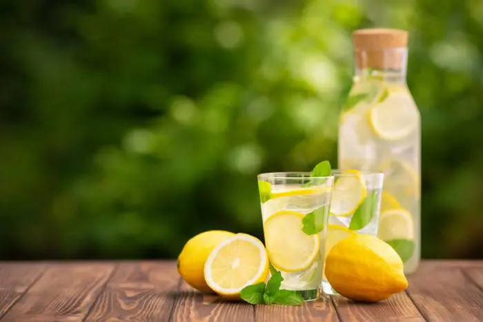 Effetti dell'acqua e limone sulla salute orale