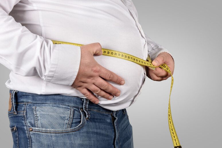 Segnali di Obesità: Come Riconoscere i Sintomi e i Rischi Associati