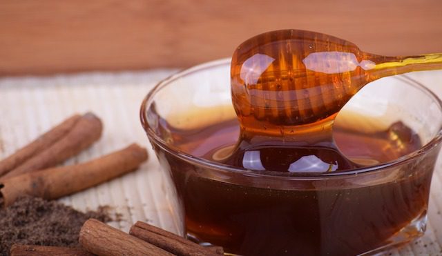 Utilizzo di miele e cannella per la salute