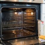 Come pulire il forno con bicarbonato e aceto sporco da un mese