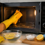 come-pulire-a-fondo-il-microonde