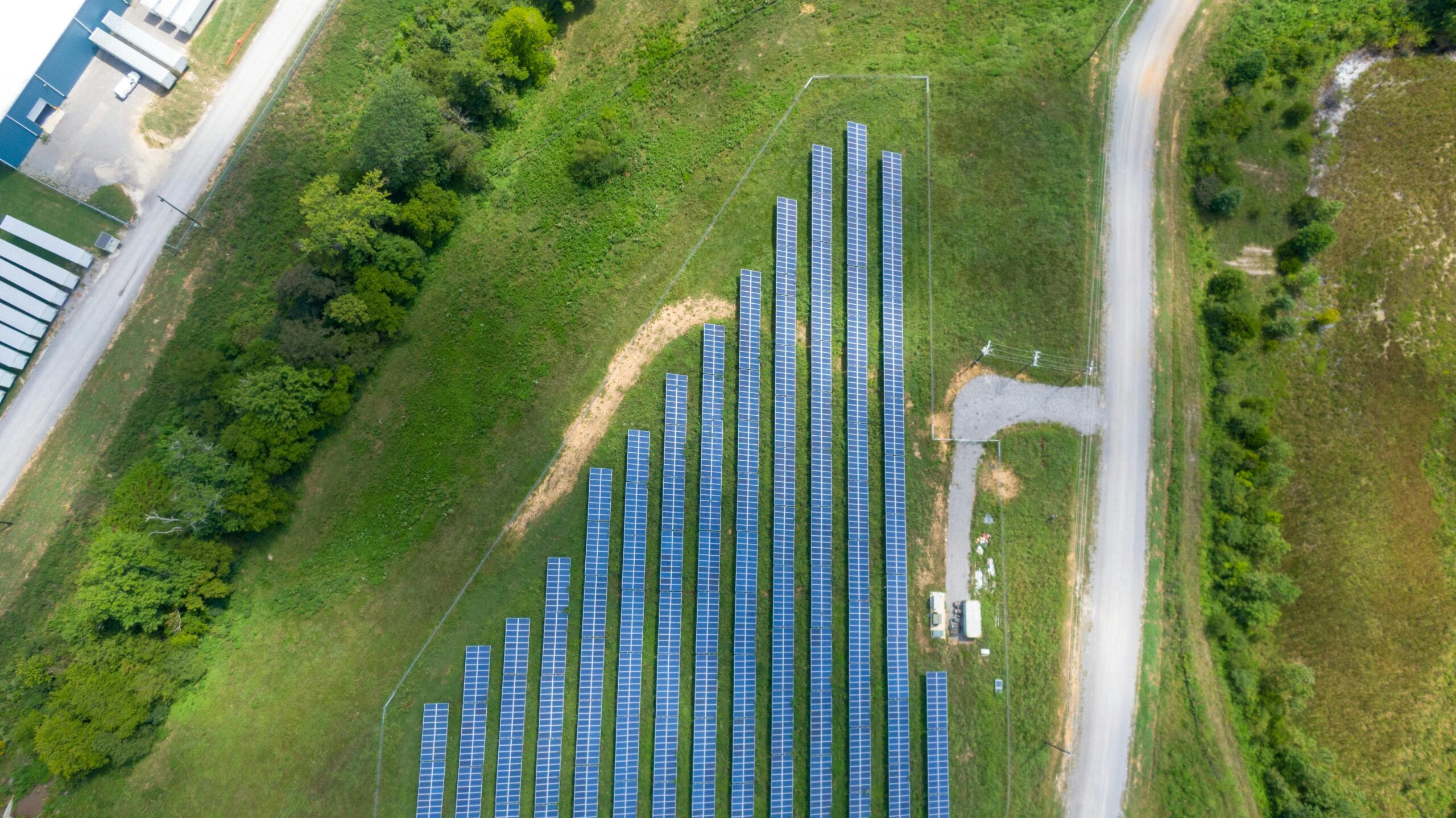 Figura 3 - Ridurre i gas serra è una priorità, ma il cambiamento inizia oggi: l’energia pulita è la nostra leva principale per risultati tangibili e immediati.[Fonte:Pexels.com]