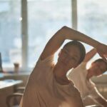 5 esercizi da 5 minuti di stretching per chi sta troppo seduto