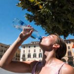 Come Mantenersi Sempre Idratati Durante le Ondate di Calore: Guida Completa per Proteggere la Salute