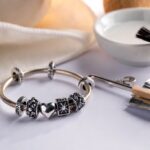 Come Pulire i Bracciali Pandora: Guida Completa alla Manutenzione dei Tuoi Gioielli Preferiti