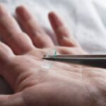 Come Togliere schegge di vetro dalla pelle senza dolore