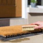 Come pulire correttamente lo zerbino di casa senza detersivi chimici