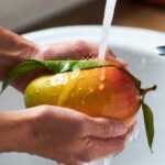 Come pulire il mango prima di mangiarlo